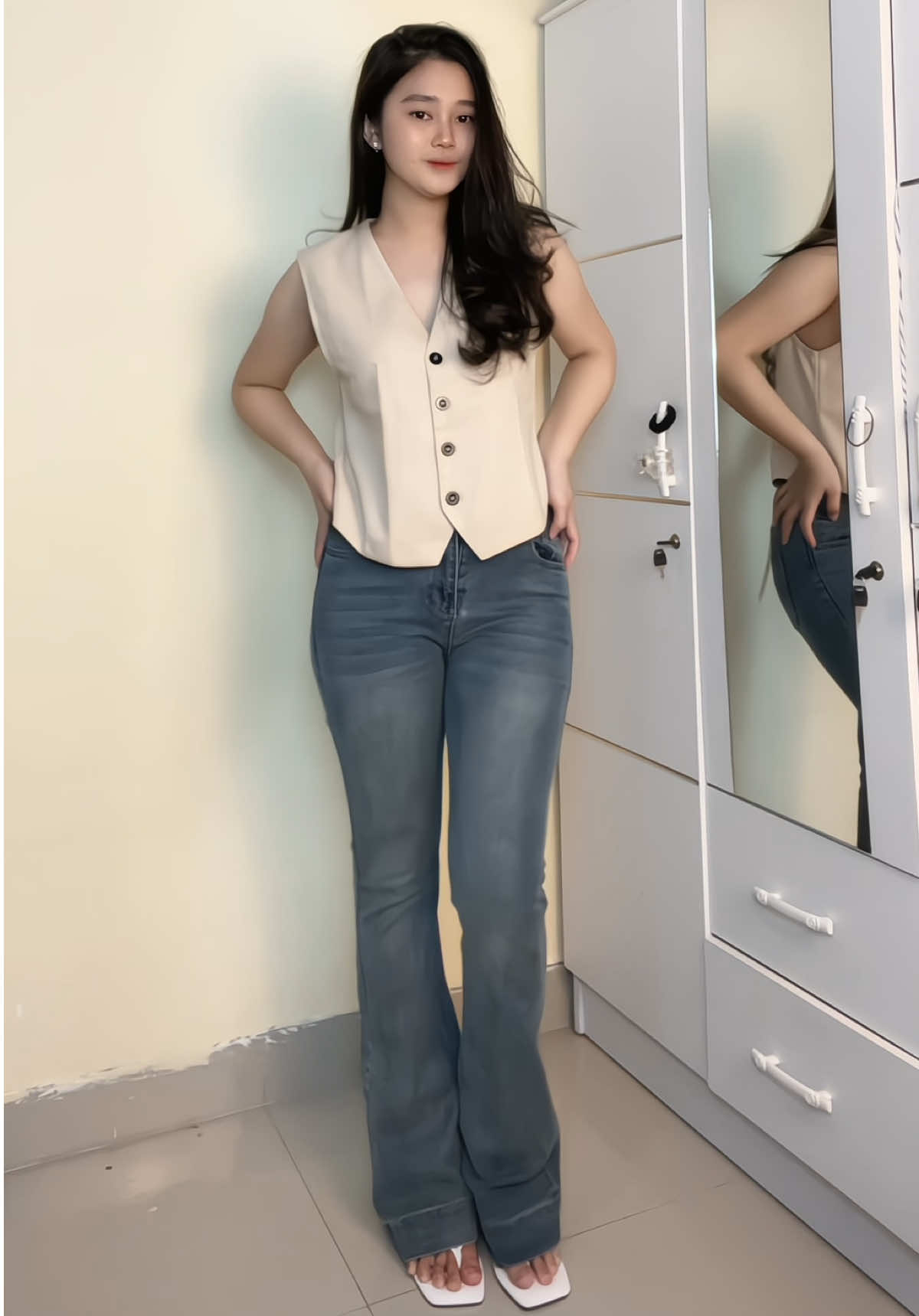 jeans ter fav, jgn sampe sold lagi😍#flarejeans #jeanshighwaist #jeanscutbray 