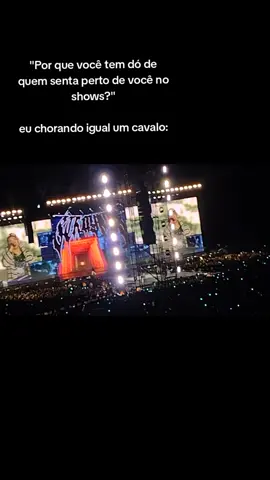 quando my pace começou a tocar, eu tava chorando de SOLUÇAR,a menina me deu até um abraço  KKKKKK #skzdominATE 