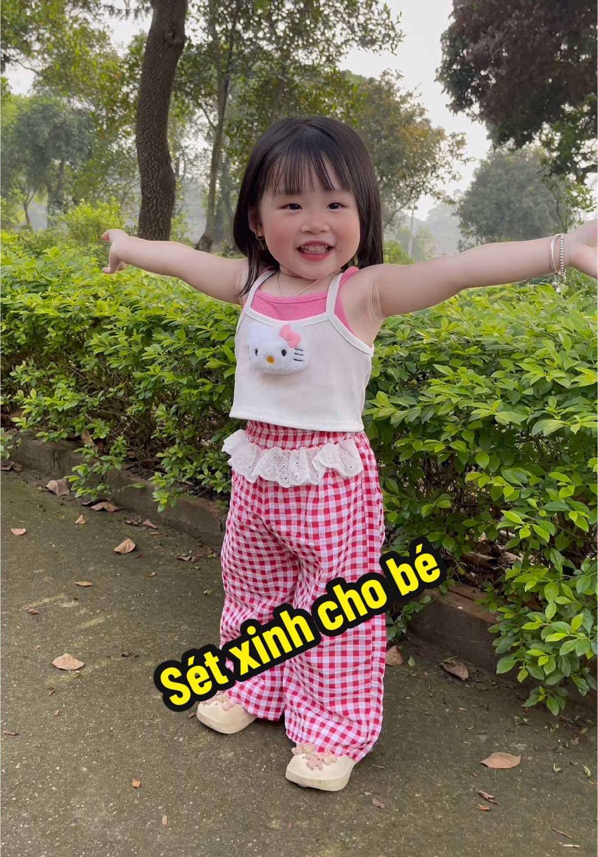 Sét này xinh lắm mấy ní ơi#xuhuong #setvayxinh #quanaotreem #setxinhchobe #fyp #f #xuhuong #mevaembun 