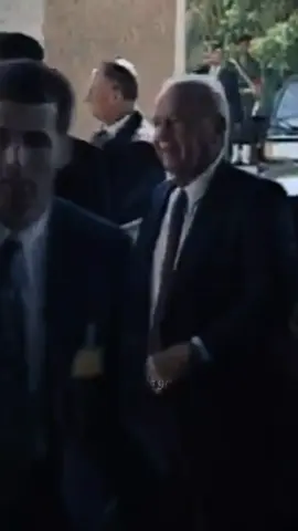 Yitzhak Rabin ialah seorang tokoh politik dan ketenteraan yang sangat penting dalam sejarah Israel dan Timur Tengah. Lahir: 1 Mac 1922, Jerusalem (waktu itu di bawah mandat British) Meninggal: 4 November 1995 (dibunuh dalam satu perhimpunan keamanan) Jawatan penting: Perdana Menteri Israel sebanyak dua kali: 1974–1977 1992–1995 Menteri Pertahanan, Duta ke Amerika Syarikat Ketua Staf Angkatan Pertahanan Israel (IDF) semasa Perang Enam Hari (1967) - - - Kenapa dia terkenal? 1. Perjanjian Oslo (1993) Rabin menandatangani Oslo Accords bersama Yasser Arafat (PLO) dan Bill Clinton (Presiden AS). Ini kali pertama Israel dan PLO secara rasmi saling mengiktiraf dan berusaha ke arah keamanan. Kerana keberaniannya, dia menerima Hadiah Nobel Keamanan 1994 bersama Arafat dan Shimon Peres. 2. Pendekatannya terhadap Palestin Berbanding pemimpin Israel lain yang lebih keras, Rabin dilihat lebih terbuka untuk berdamai, walaupun beliau pernah menjadi jeneral perang. Beliau percaya keamanan lebih penting daripada kemenangan total. Kematian: Dib4n4h oleh seorang pelampau Y4hud1 1$r4el bernama Yigal Amir pada tahun 1995. Amir menentang proses damai dengan P4lest1n. Kem4tian Rabin menjadi simbol rapuhnya proses perdamaian di Timur Tengah. dia berani ubah haluan dari peperangan kepada perdamaian, itu memang wajar. Rabin ialah contoh pemimpin yang sedar bahawa musuh juga manusia, dan kadang kita perlu berdamai untuk masa depan, bukan hanya menang dalam perang. #yitzhakrabin #israel #palestine #oslo #us #education #konflik #fyp 