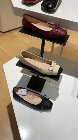 Flathoes dari @shopatblow best seller restock! #flatshoes #shopatblow 