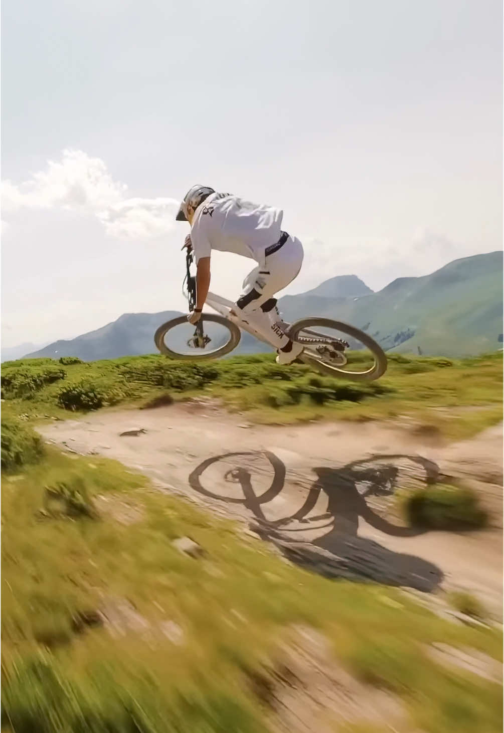 Hyped for those sunny bikepark laps🔥🙏