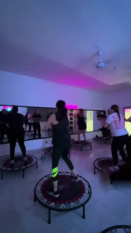 Vamossssss 😂😂😂 . . . . . . #power #powerjump #jumping #jumpfit #jumpfitness #entrenamiento #ejercicio #work #workout #jump #nutrition #nutritionist #nutriologa #fitnessmotivation #fit #Fitness #fitnesslife #fitnessgirl #studio #haciendoejercicio