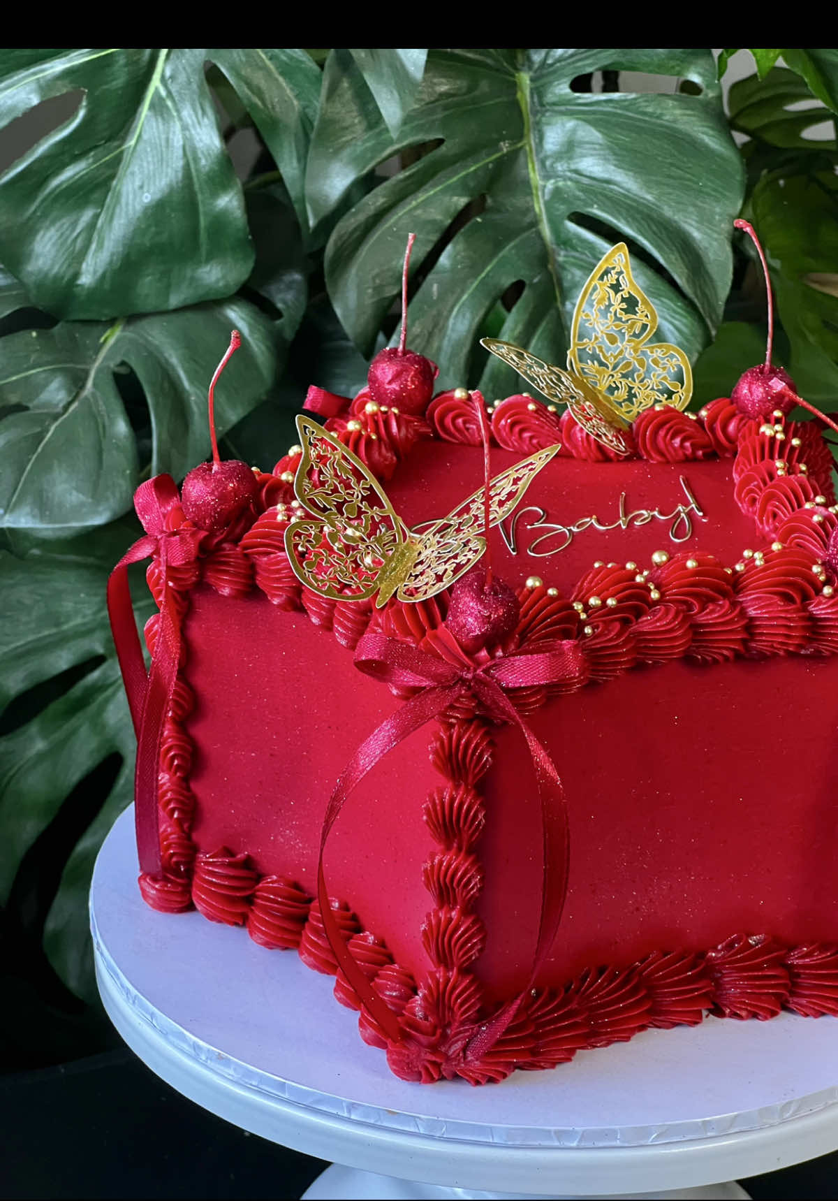 Star cake for a star customerrr ✨🫶🏾 Icing along the curves was so satisfying vs me ripping my hair out trying to get the perfect star point lol . . . #kutiwacakes #cake #caketok #caketiktok #cakedecorating #manchester #manchestercakes #piping #vintagecake #creativecakes #fyp #pipingvideo #cakevideo #starcake #buttercream 