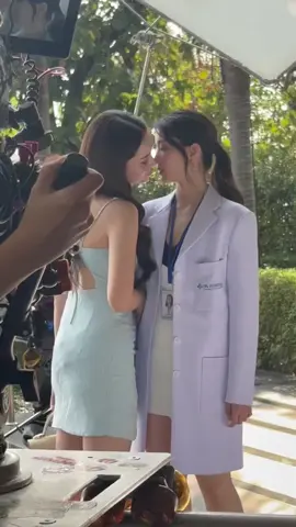 อุ้ยน้องหมอเปรมนอกฉากยังไงนะ🤭  #พิษรัก #PoisonousLoveTheSeries #glseries #thaiglseries #thaigl #behindthescenes 