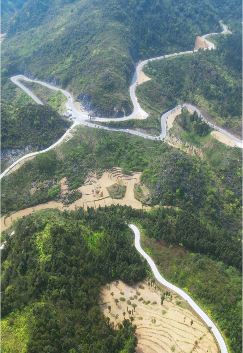 #Capcut  cổng trào ngã ba phố bảng #khamphavietnam🇻🇳 #Vloger #dulichvietnam #xuhuongtiktok #dji #djimini3pro #xuhuongtiktok2025❤️💕🇻🇳🌹 #vungcaohagiang #cuocsonghangngay #canhdepvietnam #Hagiangtravel #Sinhsoi 