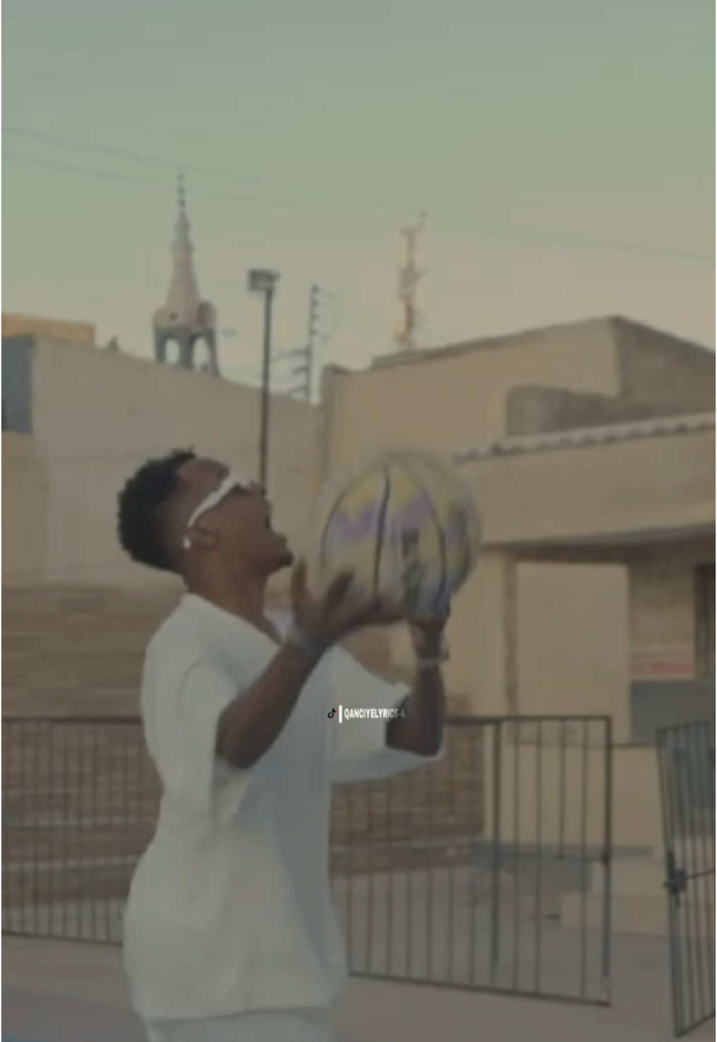 Dunida Saxib Wangsan Runti Lama Wada Hele — #qanciyelyrics_4 #blackscreen_qanciye #alizaki #marwaanyare #maxamedmaame #saxiib @Marwan Yare @Mahamed maame @Ali zaki 