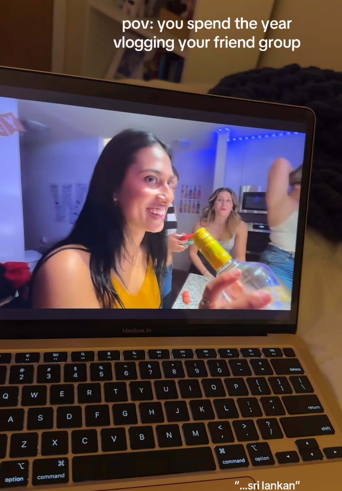 needed to post again because the VLOGS ARE A YEAR OLD TODAY 🎉💘 #college #relatable #friendgroup #Vlog #youtuber 