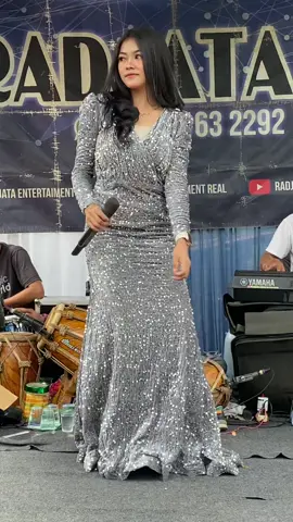 Biduan cantik dan anggun senggol boss #gerengsengkeun #dangdutkoplo2022 #radjataentertainment #indraradjata #hiburanviral #artiscantik #biduanhoot #fyp 