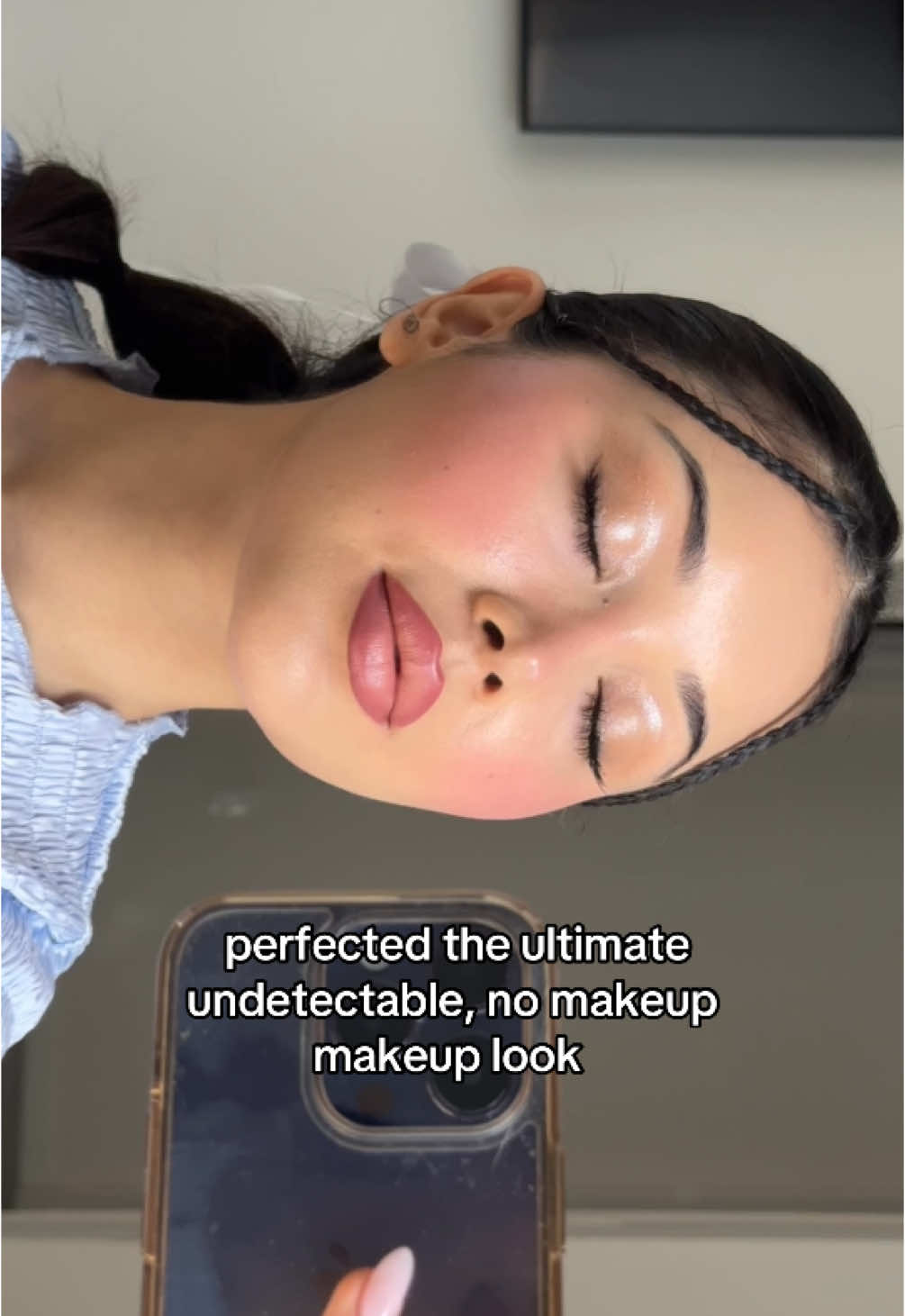 perfected my undetectable, no makeup makeup look with juicy and dewy skin 💧 #dewyskin #nomakeupmakeup #glassskin #dewymakeup #nomakeuplook #cleanmakeup #glowymakeup 