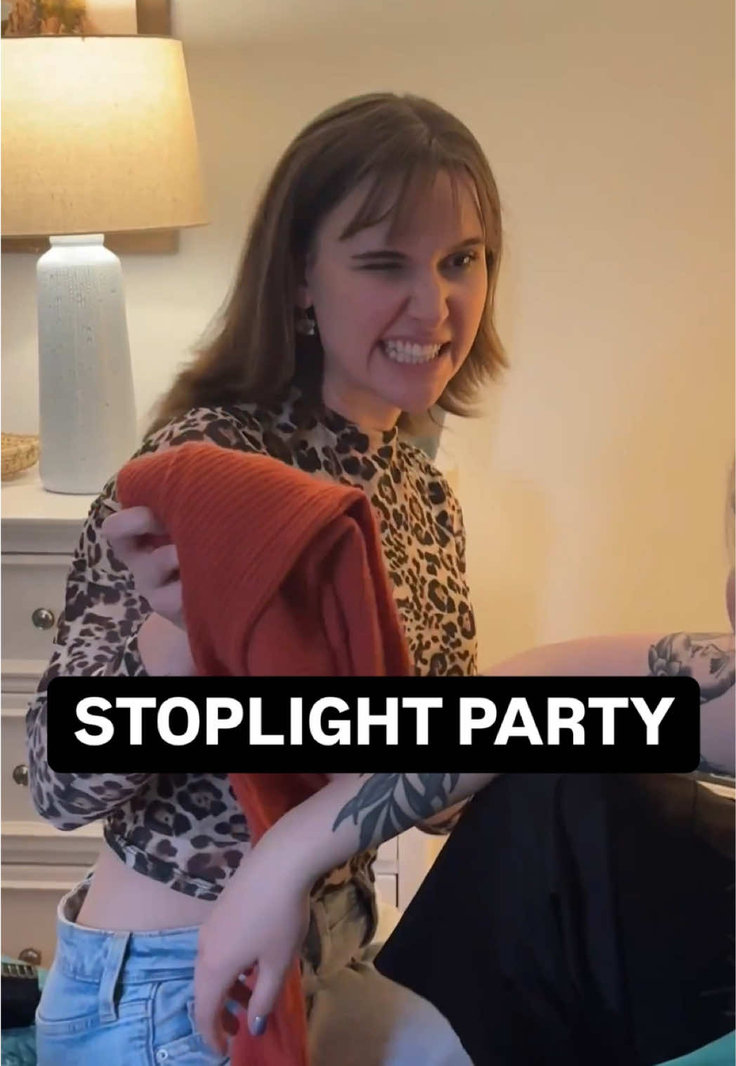 what color are you wearing? LMK…..🤪🤪 #collegelife #stoplight #party #datingadvice 