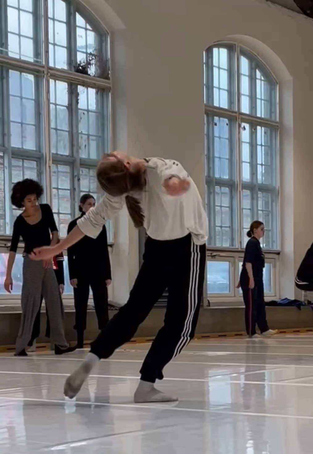 Spiral  #floorwork #contemporarydance #dancer #artistsoftiktok #contemporarydancer #dancepassion #dancersoftiktok #tiktokdancer #choreography #expression #movement #performance #dancetiktok #movementresearch 