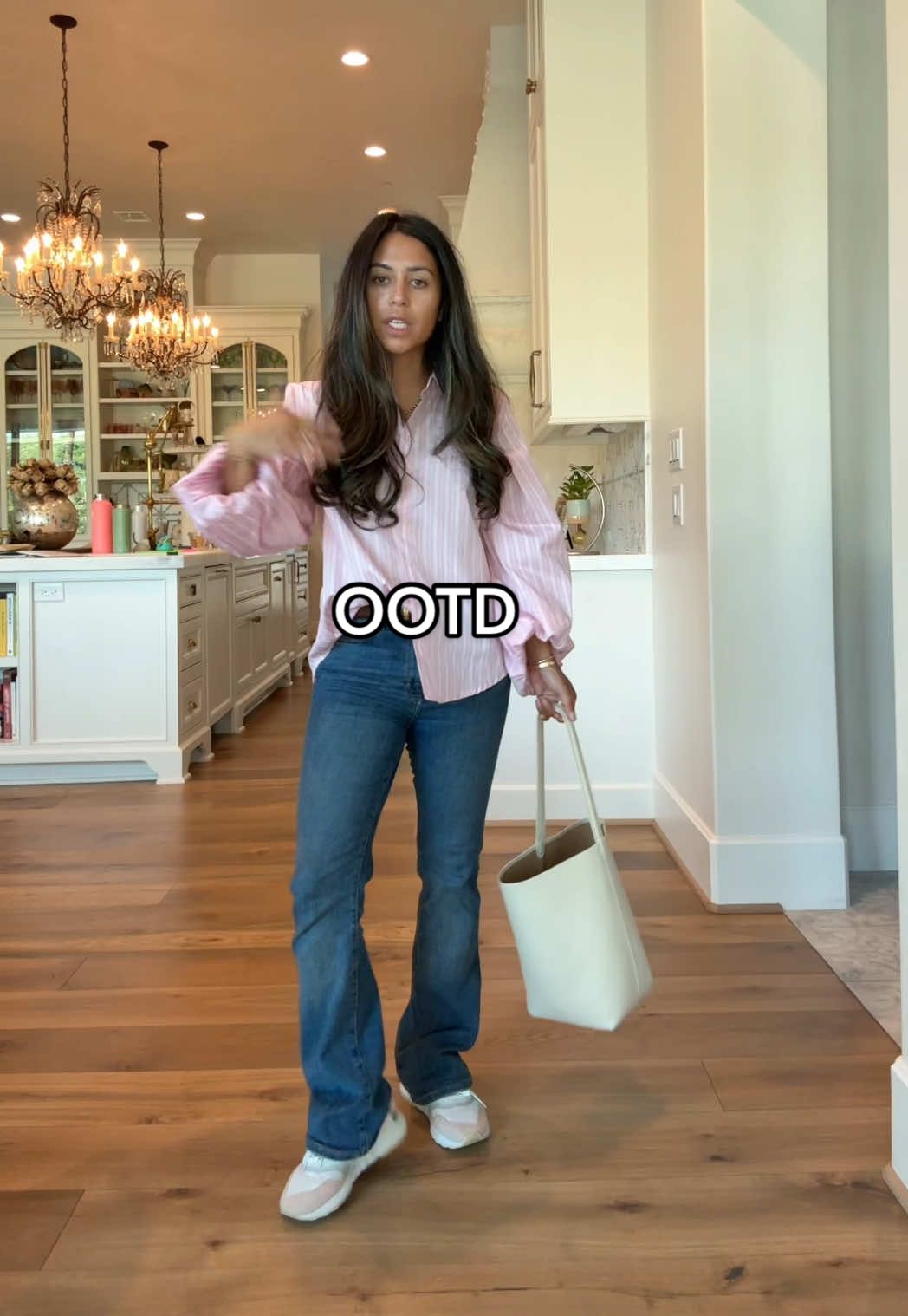 Casual everyday outfits! Loving the balloon detail on the sleeves 💕 #casualoutfits #casualstyle #OOTD #mom #momlife #momsintheir30s #fyp #therow #denim #springfashion 