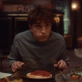 MICKEYYYY MY SHYLAAA #explore #explorepage #foryoupage #viral #viralvideo #edit #robertpattinson #robertpattinsonedit ##fyp #fypシ #mickey17 #viraltiktok #mickey17movie #edits