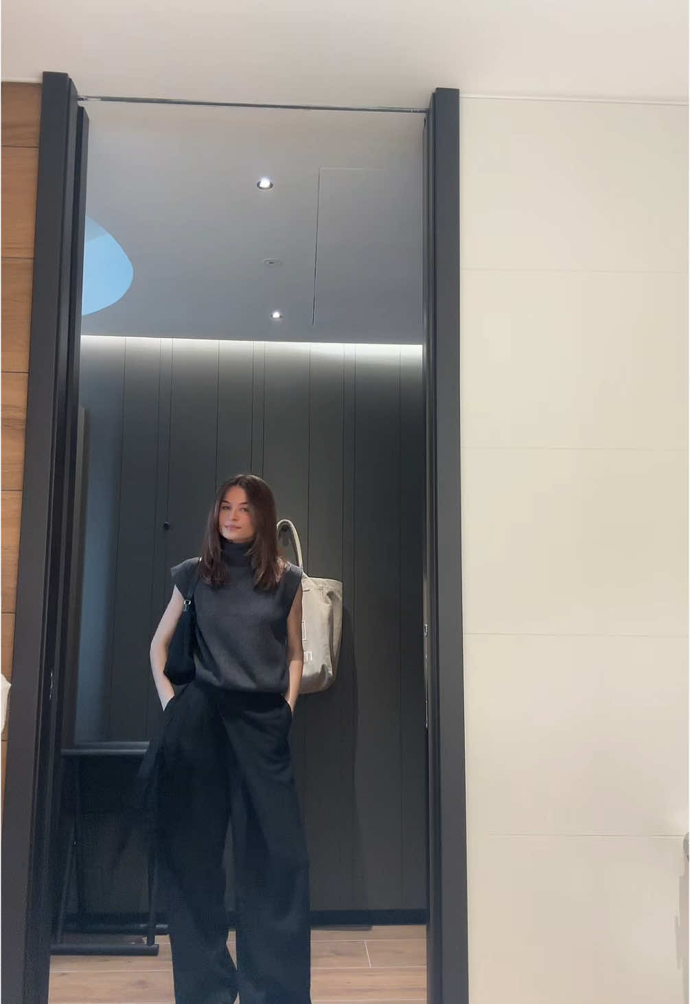 Dinner in Bergamo♥️🇮🇹 ….these @COS trousers are so perfect 🥹