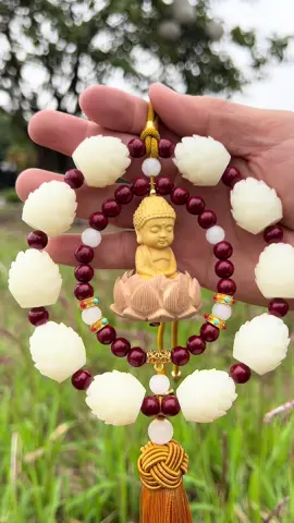 Khánh treo gương chiếu hậu ô tô- vạn dặm bình an#khanhtreoxe #đồtrangtríxehơi #xuhuongtiktok #trangtrixehoi #phậtgiáo #ôtô #xuhướng #hottrend #thịnhhành 