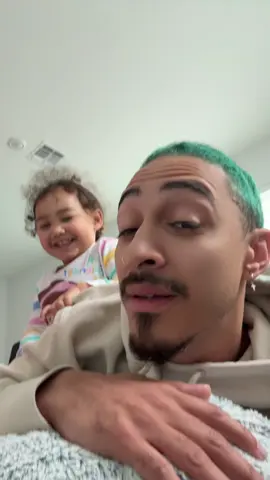 She said she love this song 😂😂😂