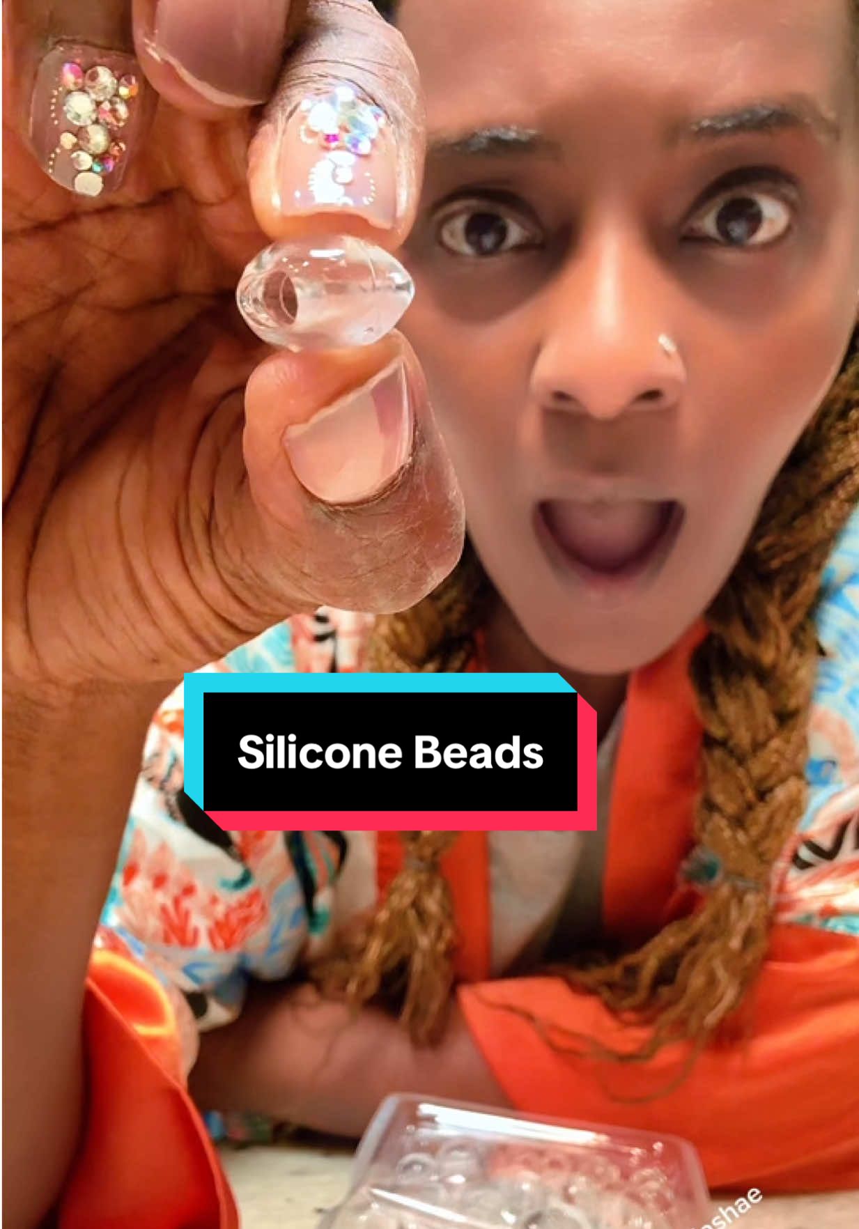 What will they think of next??? But I’m here for it! #beads #hairaccessories #hairtok #MomsofTikTok #tiktokshopmademebuyit #weoutside #tiktokshopfinds #AddToCart #TreatYourself #TikTokShopCreatorPicks #tiktokshoppicks #lauralashae #hairstyles 