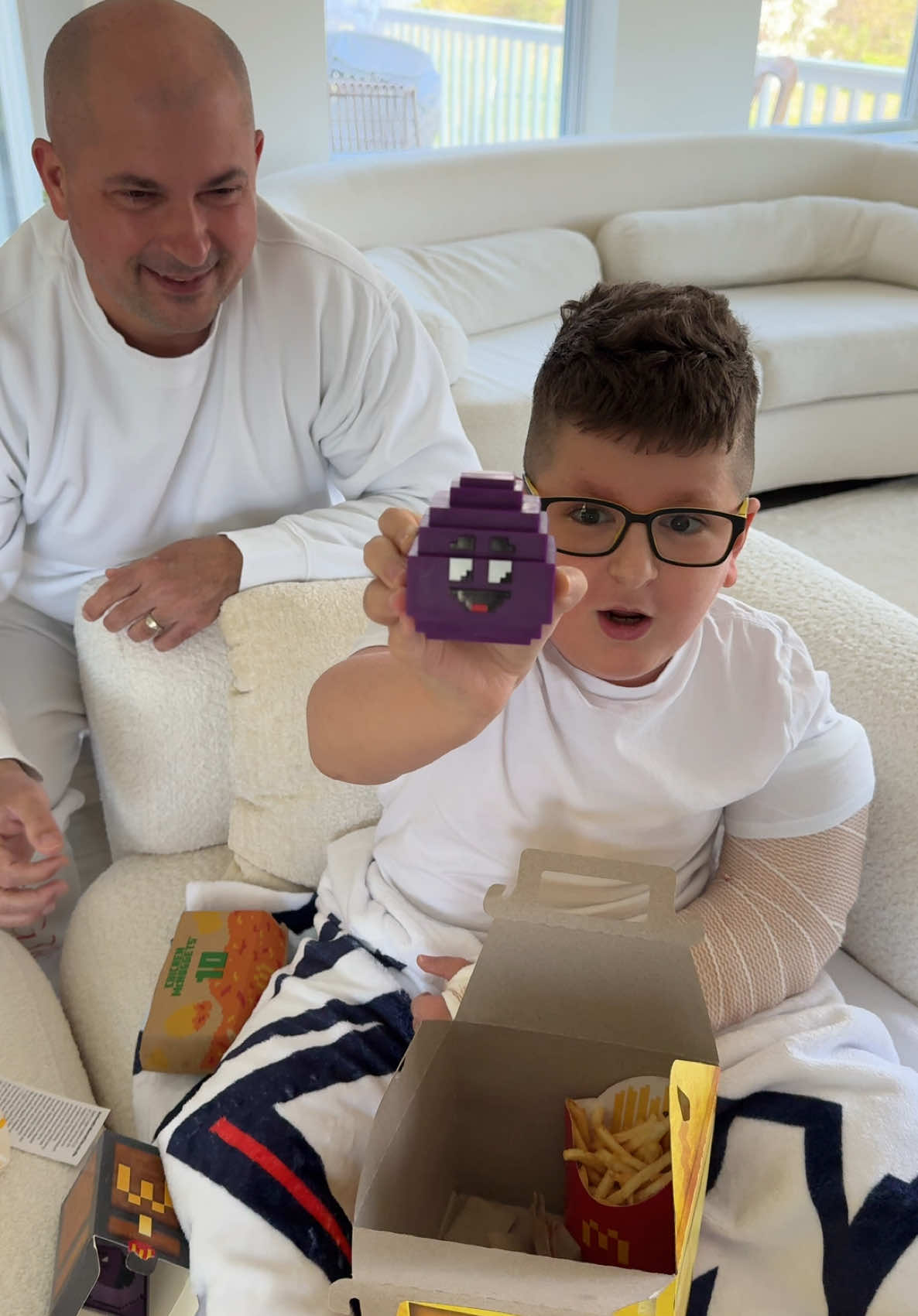 A Minecraft Meal #Minecraft #minecraftmovie #mcdonalds #explore #foryoupage #chickenjockey #happymeal #k3vingabor 