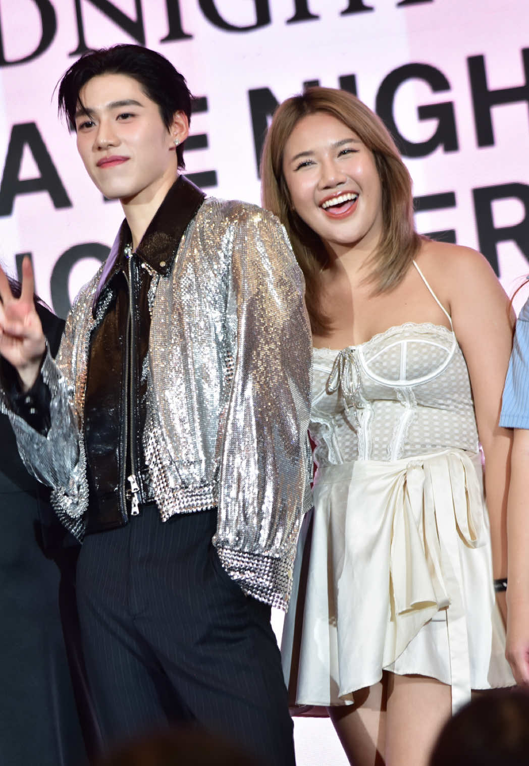 เป็นผู้โชคดีแบบฉ่ำๆ งานแรกของปี คือจะร้องไห้อะถึงไม่ได้ถ่าย 1:1 ในคอนแต่วันนี้ก็ได้ยืนถ่ายรูปข้างพีพีแล้ว รักพีพีมากๆๆๆๆ😭💖 #centralchidlomxpp #ppkritt 