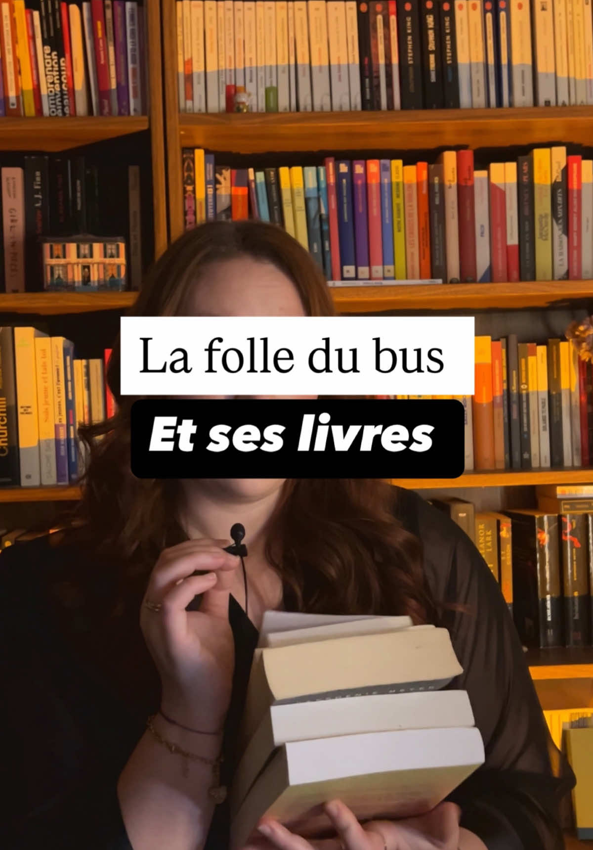 Promis je ferrais pas ma folle du bus, je vous laisserai tranquille. Mais il y a de fortes chances que je regarde intensément votre livre 😭 Livres mentionnés :  - Mémoire de fille, Annie Ernaux  - L'amant, Marguerite Duras - Twilight, Stéphanie Meyer - Le couple et l'argent, Titiou Lecoq  - La candidate, Maureen Desmailles