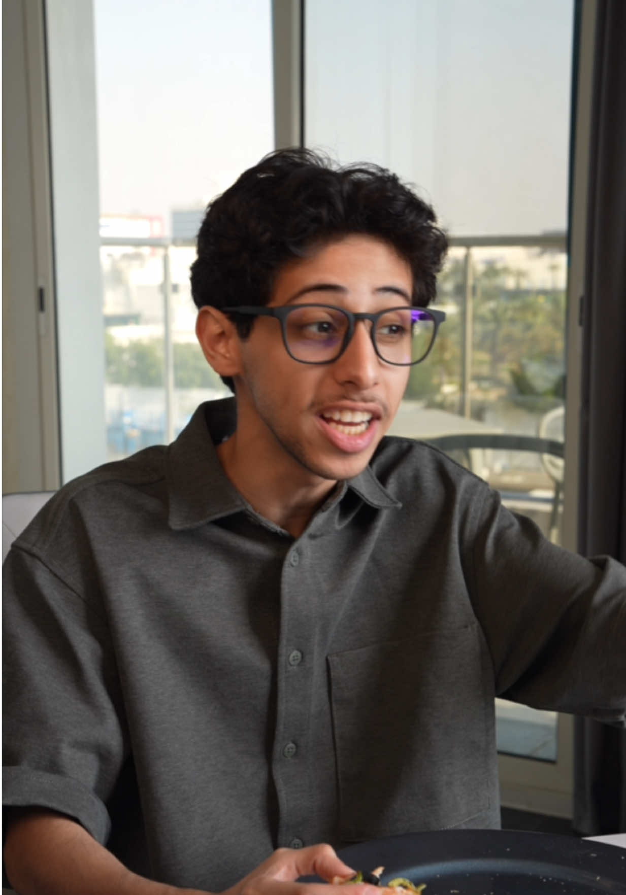 اللي يسوي خبرة في السفر😂 #explore #اكسبلور #fyp #سفر #سكتش #ميمز 