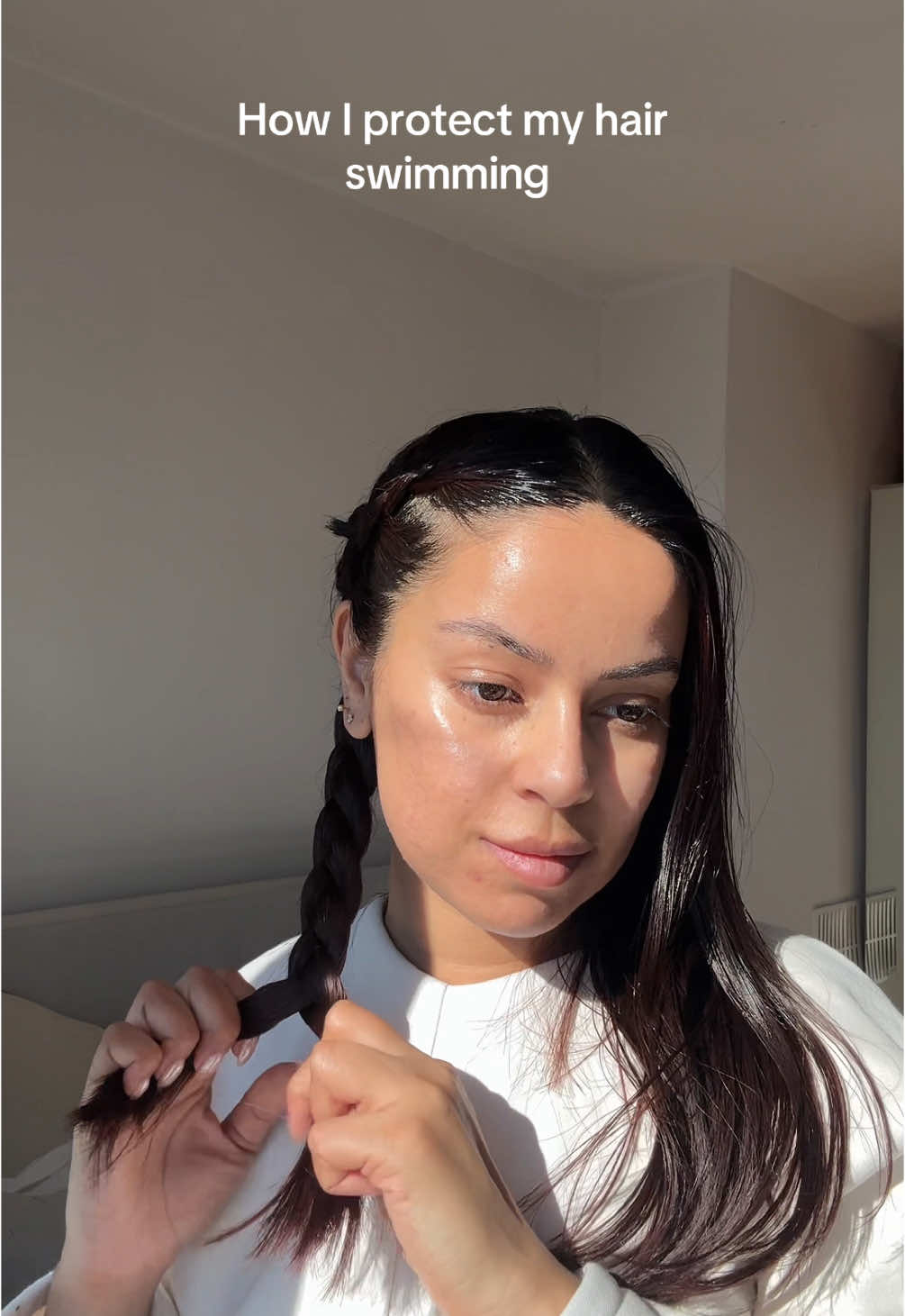 Oiling my hair before swimming is a must ✨  I’ve been swimming weekly recently and I my hair health doesn’t feel like it’s been compromised one single bit as the oil helps to create a barrier to protect against chlorine and other hair damaging chemicals present in the pool, reduces dryness, and keeps my strands soft and shiny!  Using @LumosHair The Hair Hero Hair & Scalp Oil #hairoil #hairoiling #braidedhairstyle  #protectivehairstyle