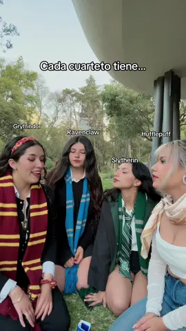 Siempre hay de cada casa en cada grupito 😂⚡️♥️ @Areli Machado @GRACE @💙 𝕲𝖗𝖊𝖙𝖙𝖘 𝕮𝖍𝖆𝖓𝖙💙 #harrypotter #potterhead #potterheads4ever #hogwarts #slytherin #hufflepuff #ravenclaw #gryffindor #casashogwarts #mundoharrypotter 
