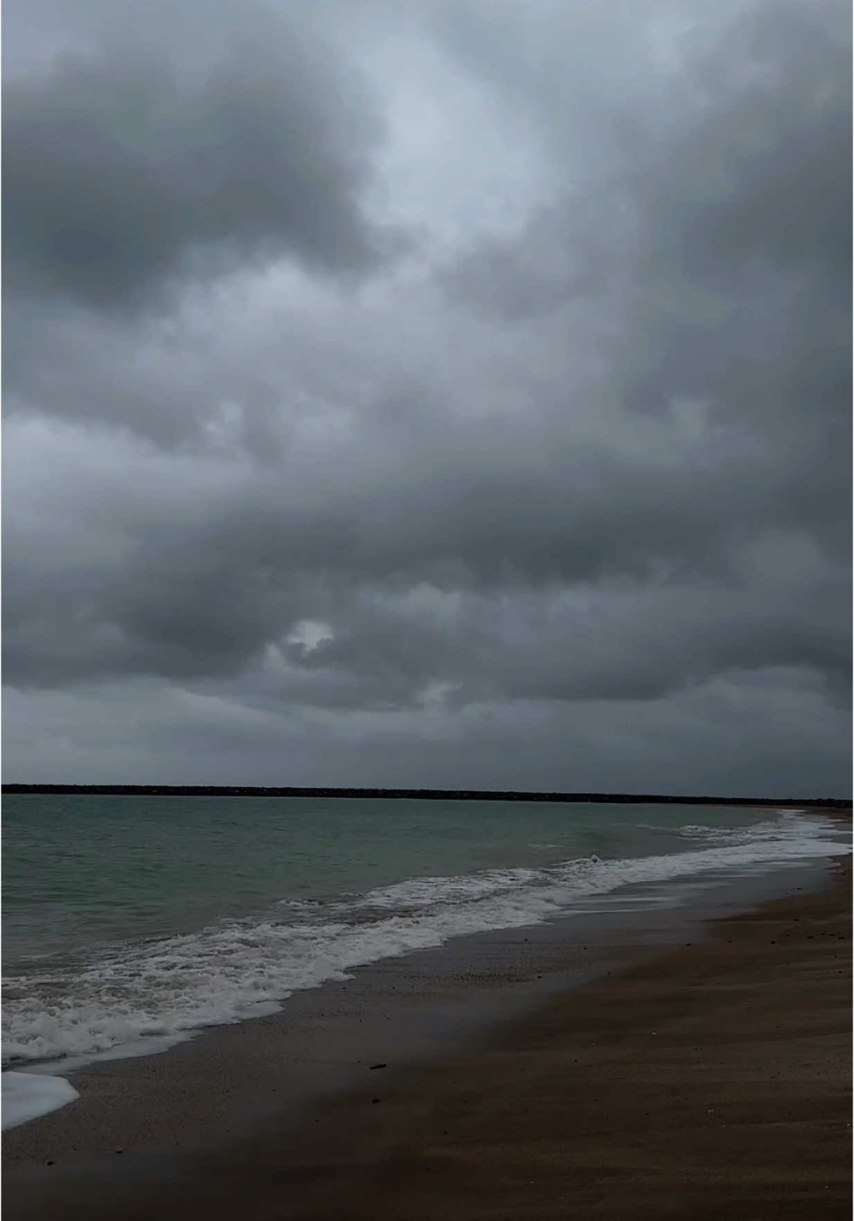 ‏ليتك تدري اني بالخفا دايم افكر فيك .  . 🤍 . . . #fypシ #منظر #explore #اكسبلور #تصويري📷 #مصوره #الامارات_العربية_المتحده🇦🇪 #بحر #مدينتي_الجميلة #بحاري #كلباء #غيم #اكسبلورexplore 