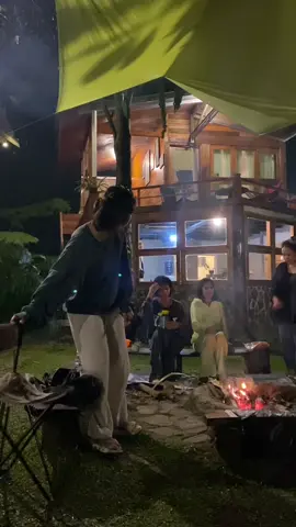 Ketawa dulu abis itu tetep gak ditolongin 😫   #kepleset #jatuh #core #videocore #ngakak #videongakak #lucu #videolucu #komedi #funnyvideos #funny  #viralvideotiktok #videoviral #fyppppppppppppppppppppppp 