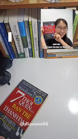 7 Thói Quen Của Bạn Trẻ Thành Đạt được biên dịch từ tác phẩm nổi tiếng The 7 Habits of Highly Effective Teens của tác giả Sean Covey theo hợp đồng chuyển giao bản quyền với Tập đoàn Xuất bản Franklin Covey (Hoa Kỳ). Cuốn sách nhấn mạnh những gì chúng ta có được trong cuộc sống đều bắt nguồn từ những thói quen của chính mình. Ai cũng có những thói quen tốt và những thói quen xấu, và mỗi chúng ta phải rèn luyện những thói quen tốt và biết điều chỉnh, loại bỏ những thói quen xấu. Tuổi thiếu niên và trưởng thành là tuổi đẹp nhất và quan trọng nhất của đời người. Đây cũng là lứa tuổi mà các bạn trẻ bắt đầu khám phá cuộc sống với những ước mơ, khát vọng. Phía trước các bạn là những con đường bằng phẳng, êm ái; nhưng cũng có con đường quanh co, khúc khuỷu. Có con đường ngập tràn ánh sáng, cũng có con đường u ám, đầy cạm bẫy, nguy cơ. Nhưng làm cách nào để chọn được con đường đến đích thành công, hạnh phúc mà không lãng phí nhiều thời gian, công sức? Tất cả đều phụ thuộc vào tính cách và thói quen của các bạn. Có những thói quen đem đến sự thành công, hạnh phúc; nhưng cũng có những thói quen cản trở, phá hỏng sự phát triển của bạn. Cuốn sách phân tích tác động lớn lao của 7 thói quen quan trọng nhất của những bạn trẻ cần có. Đó là: Có thái độ sống tích cực; Biết định hướng tương lai; Việc hôm nay không để ngày mai; Tư duy cùng thắng; Biết lắng nghe để thấu hiểu và để được thấu hiểu; Có tinh thần hợp tác; Biết rèn luyện và phát triển những kỹ năng. Đây là những thói quen để các bạn tự rèn luyện bản thân và xây dựng các mối quan hệ của mình. Các thói quen này bổ sung và hỗ trợ chặt chẽ cho nhau, tạo một mắt xích bền vững giúp các bạn chọn lựa được hướng đi đúng đắn cho cuộc đời mình. #baythoiquencuabantrethanhdat #khanhvy #sachhay #phattrienbanthan #BookTok #xuhuong #trending #viral #fyp 