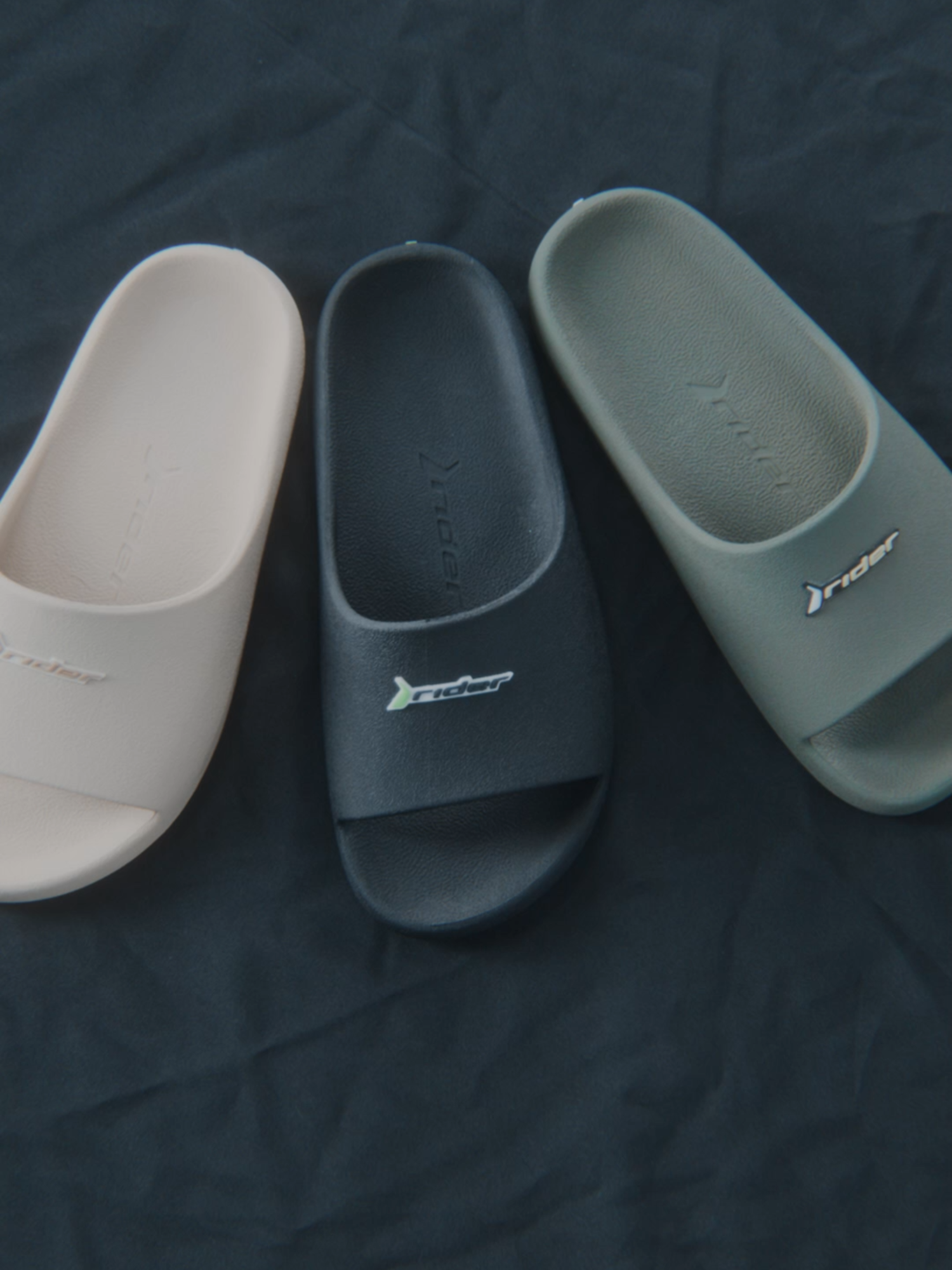 Onde vc vai de @riderbrasil? Pq eu vou pra TODO LUGAR 😎 #chinelorider pra quem tem estilo e não abre mão de conforto no rolê 🤩 Corre no link da bio pra garantir o seu 🔗 #chinelo #rider #chineloslide #outfitcasual