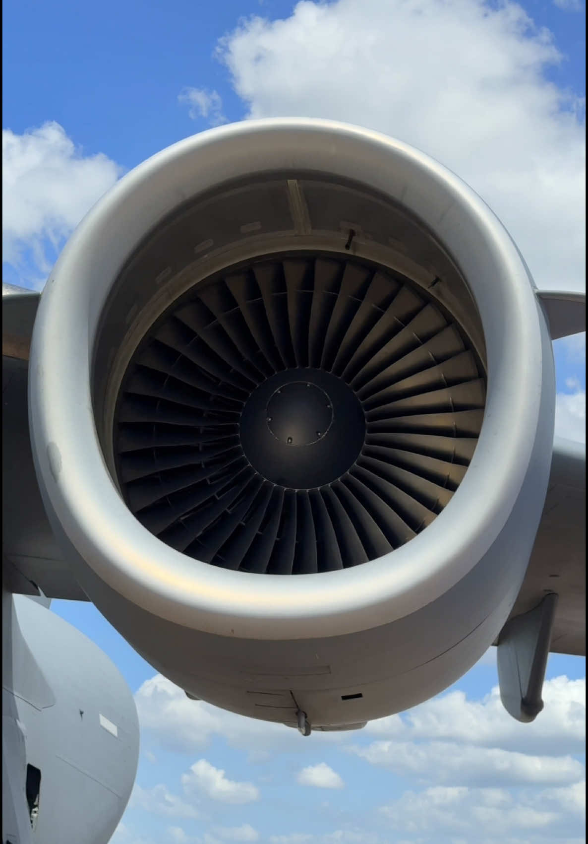 Listen to those fan blades rattle away! ✈️🔊 Does anyone know why the fan blades rattle while the engine is windmilling? 🤔 #snf25 #sunnfun #airshow #c17 #c17globemaster #jetengine #avgeek #avgeeks #boeing #turnandburn #turnandburnaviation 