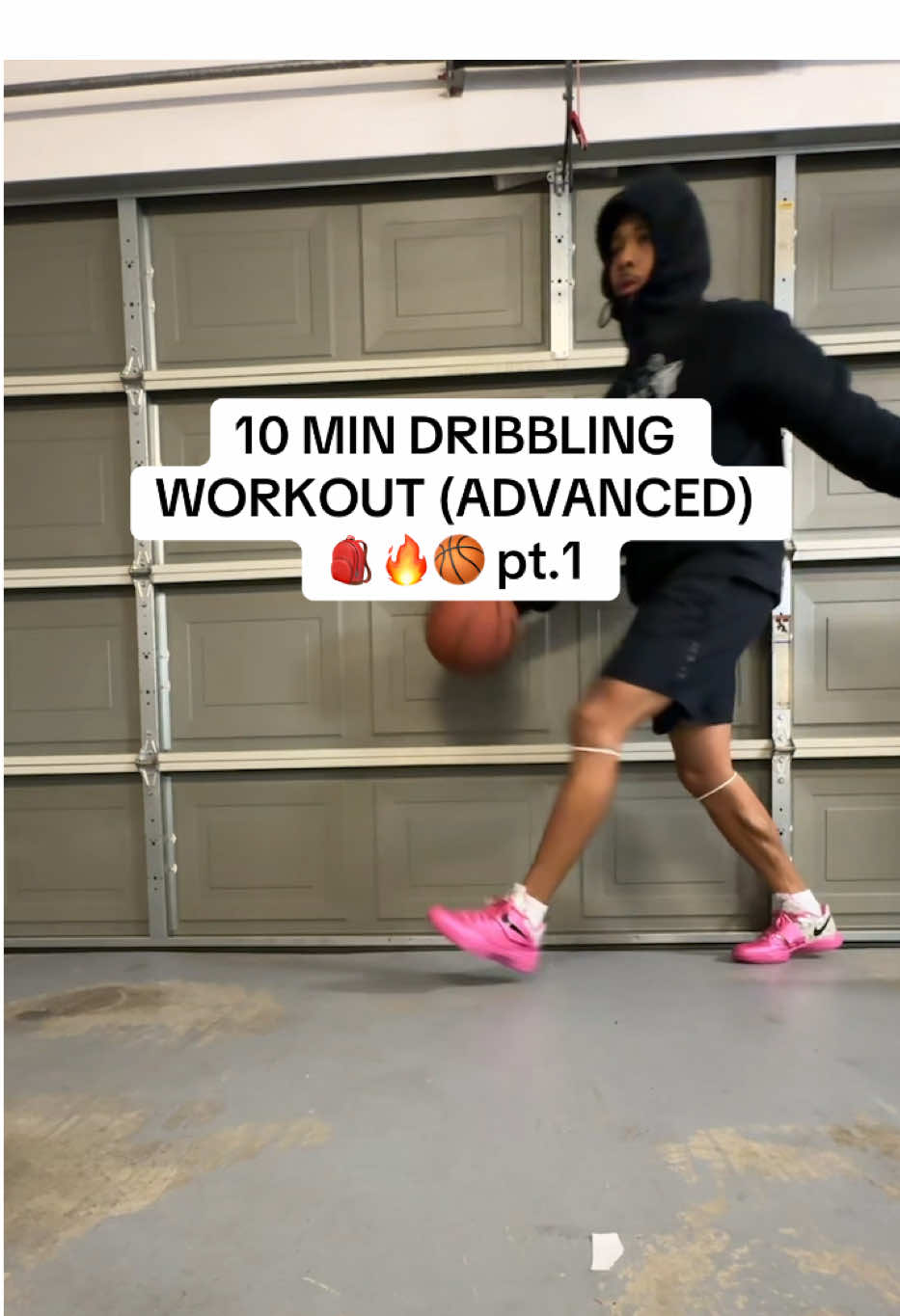 Do This Workout EVERYDAY and you’ll see major results 🤝🎒 get you some patella knee bands. It takes away all pain #hoopers #basketballplayers #ballhandling #handles #athletes #basketballworkout #basketballdrills 