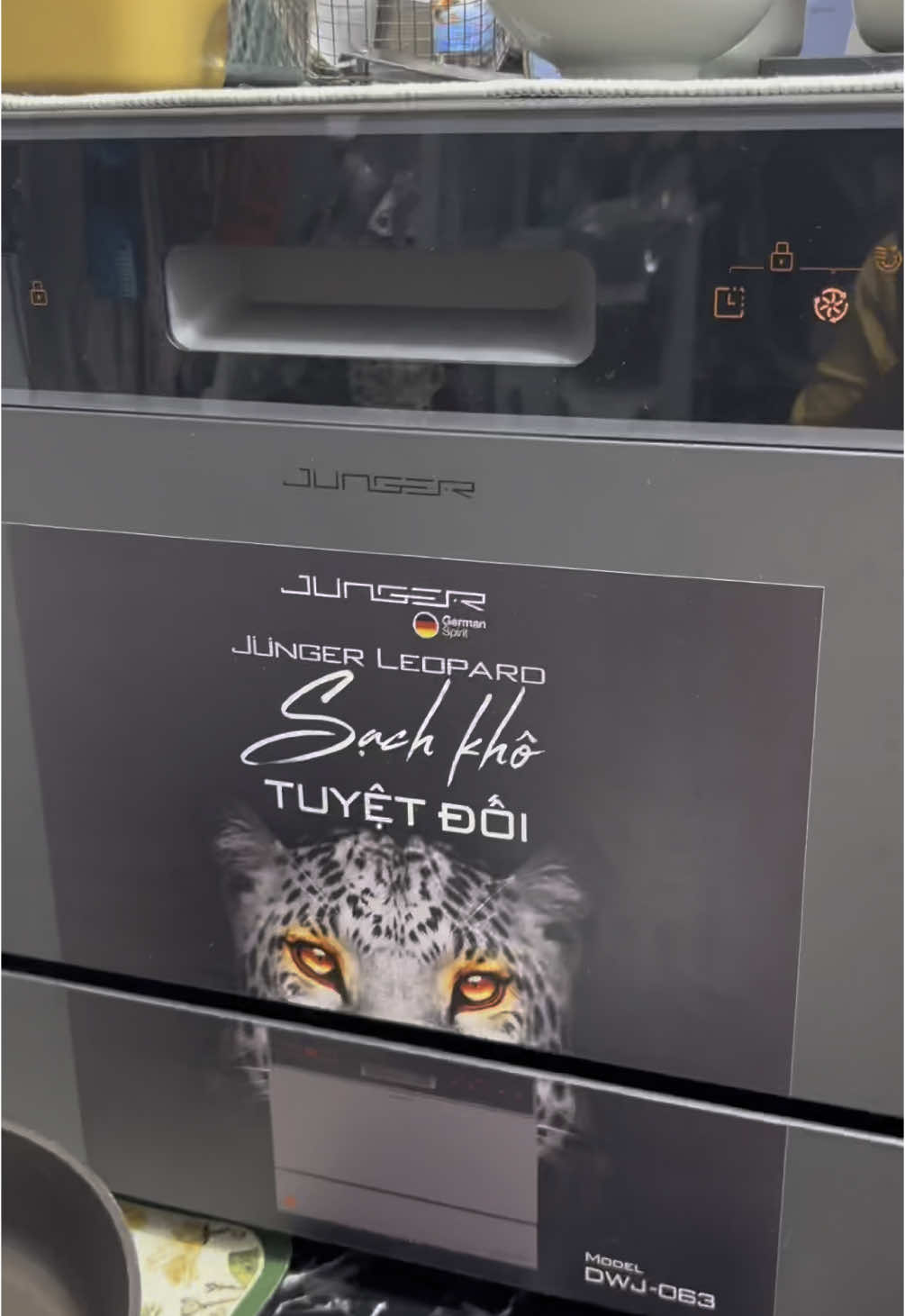 Trước cứ nghĩ khoáng cái là xong, đc tặng cái máy dùng thấy hối hận vì k mua sớm hơn. chân ái. Nhà nhỏ xài máy nhỏ 🥰🥰🥰#máyrửachén #junger #junger_leopard #máyrửabát 