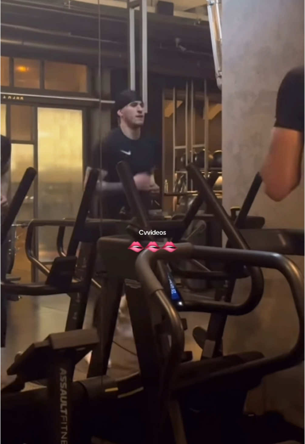 I'm vibrating #rondodasosa #rondo #gym #ssgworld #fuoripericash #cvvideos #italianrapper #ssg #bigboy #trenchesbaby #palestra 