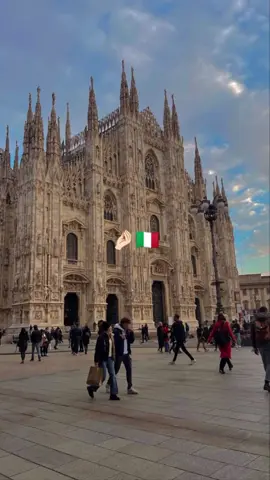 #italie🇮🇹 #france🇫🇷 #milano #tunisie_تونس #اسبانيا🇪🇸_ايطاليا🇮🇹_البرتغال🇵🇹 #marseille🇫🇷 #fyyyyyppppp #foryoupage 