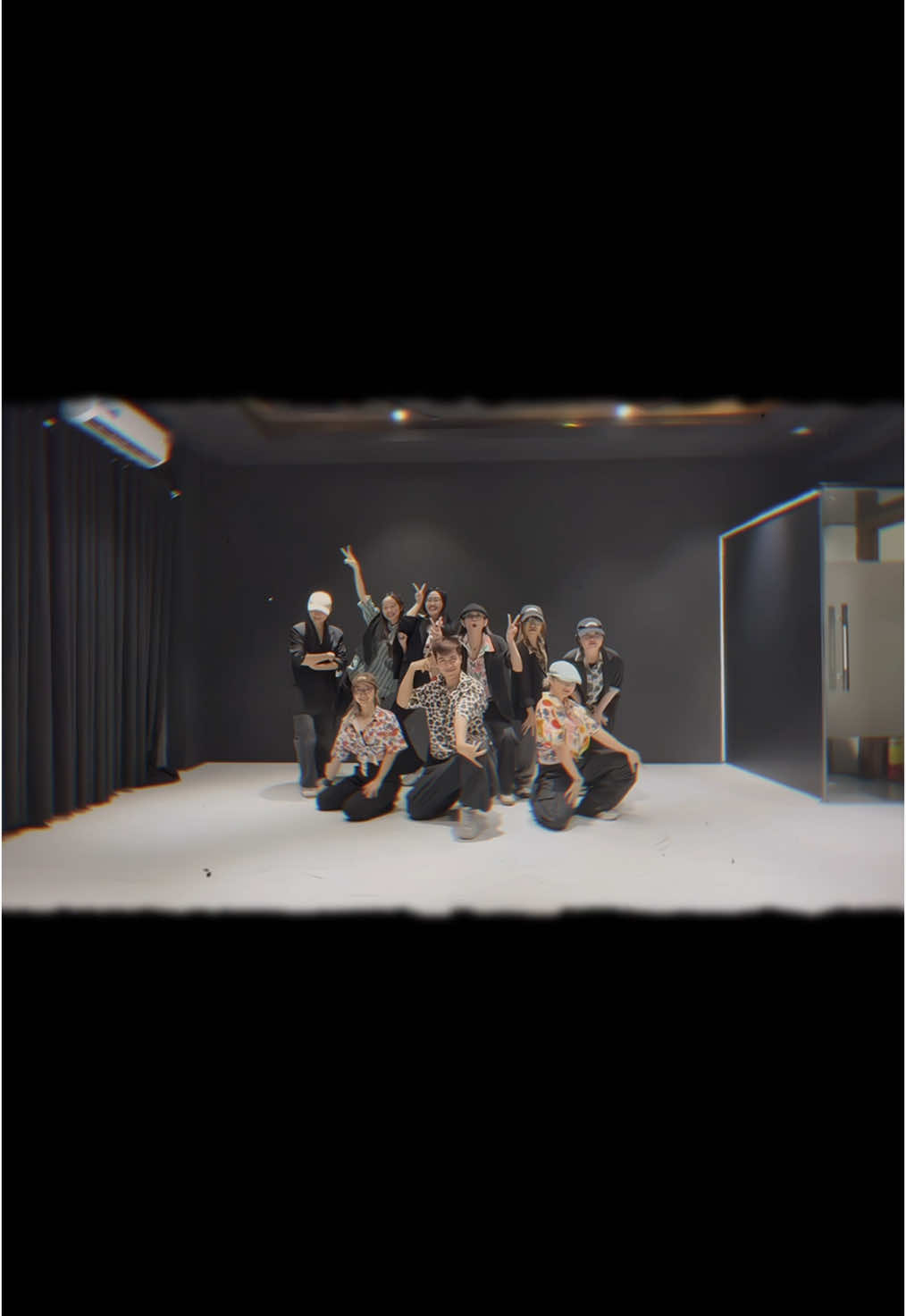 Chào mừng trở lại Hongkong những năm 2000 😝#tienne #dse7en #dance #dancecover #thattinh #hongkong 