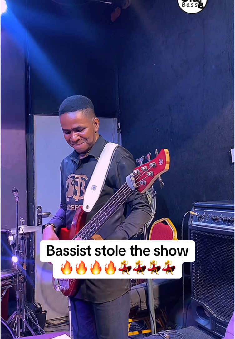 Use AirPod/JBL/Zealot and thank me later #bass #bassist #bassplayer #africanpraise 