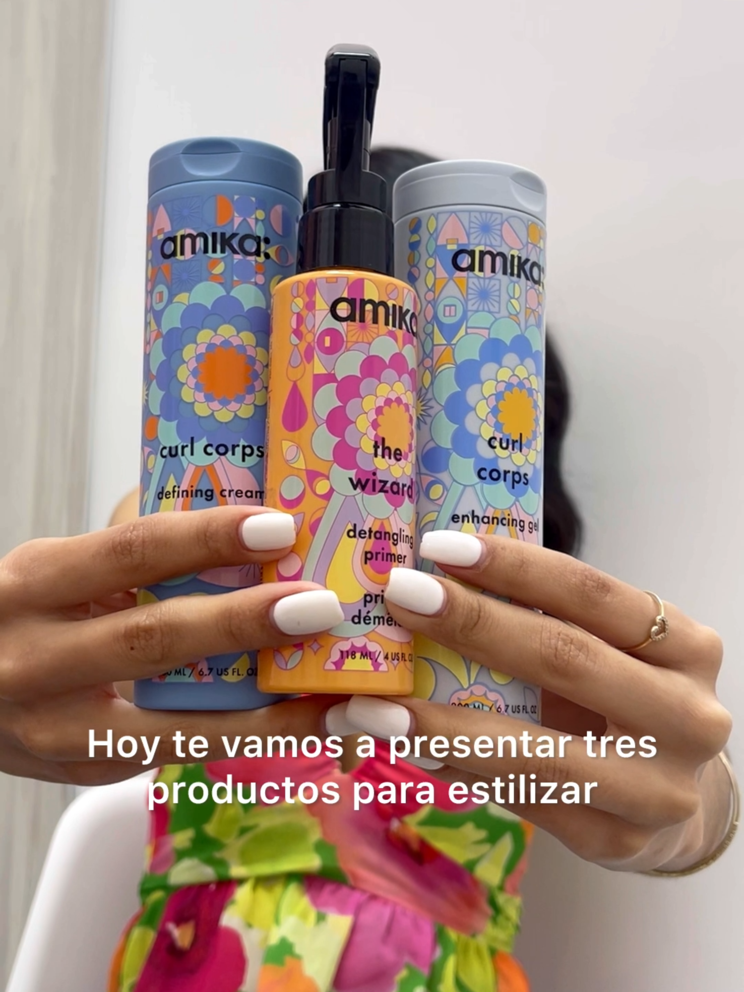 🌟 ¡Tus rizos merecen lo mejor! 💁‍♀️ Los productos de Amika para cabello rizado hidratan, definen y dan volumen, ¡dejando tus rizos suaves, brillantes y llenos de vida! 🌀✨ Di adiós al frizz y hola a unos rizos perfectos. #Amika #CabelloRizado #RizosDefinidos #FrizzFree