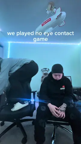 POV you play the no eye contact game 😂😂 #game #funn #funny #noeyecontact #water #dontlaughchallenge #fyp #modayaily #xybca 