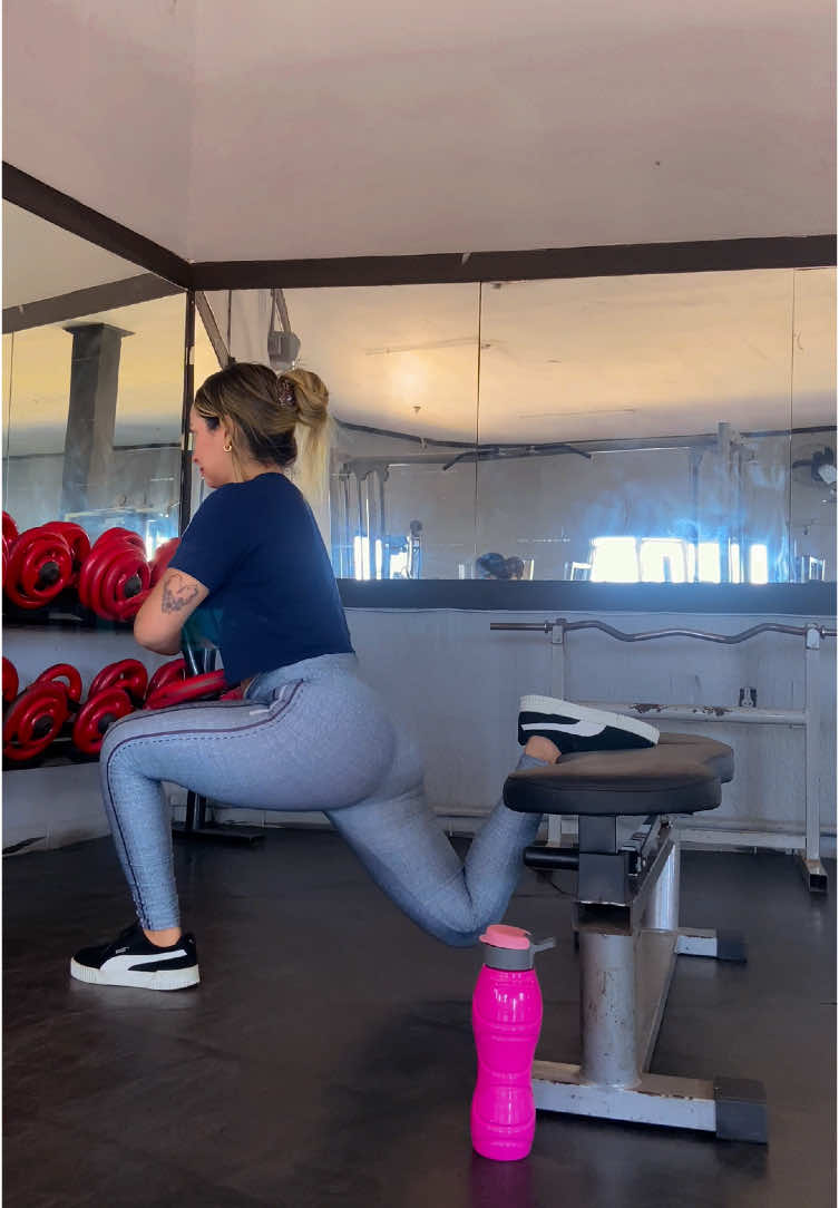 Sem desistir!!!🍑💪🏼 #foco #academia #treino #forpage #viralvideos 