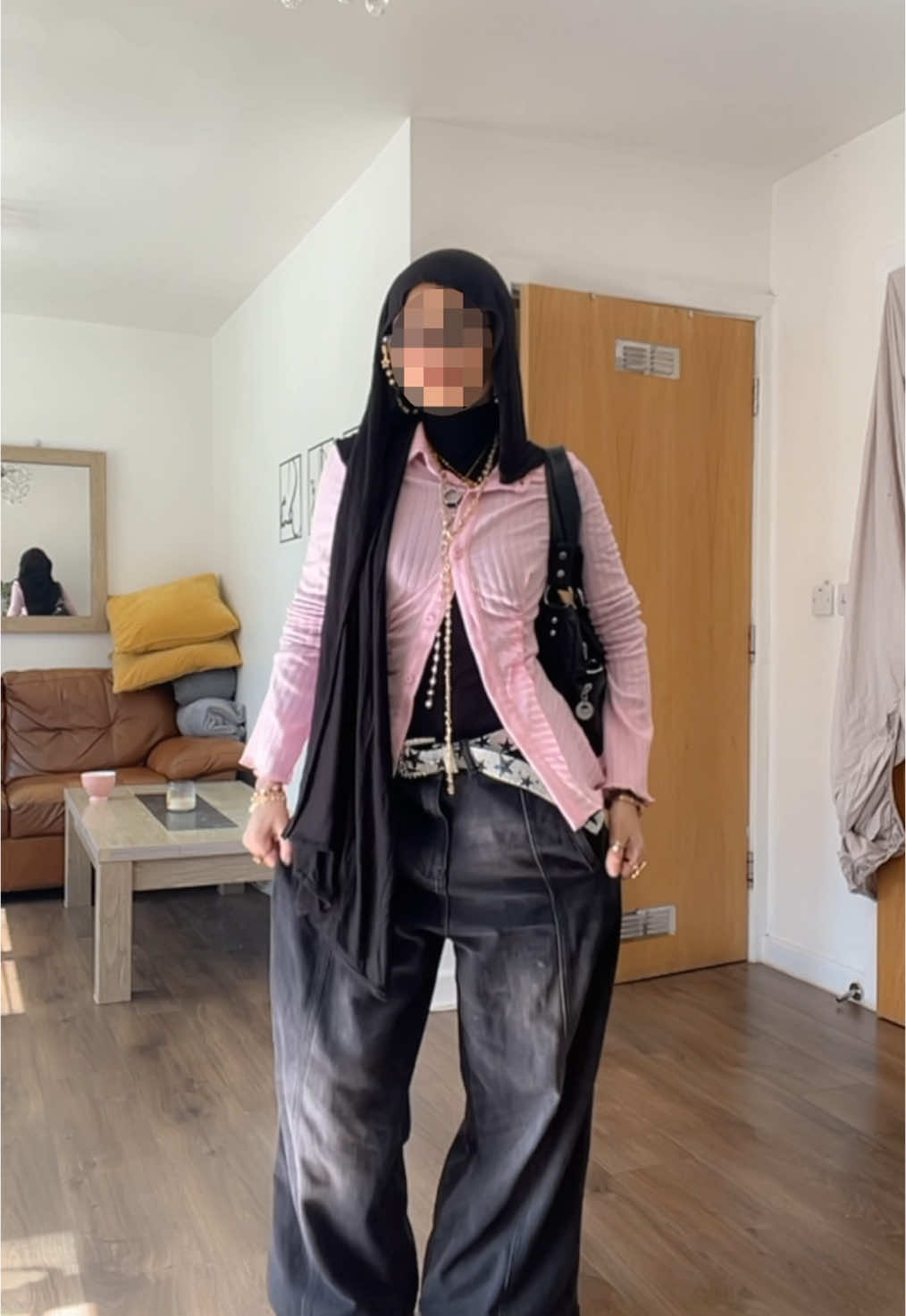 pink 😝 #foryoupage #fyp #fashion #hijabifashion #outfitideas #outfitinspo #streetwear 
