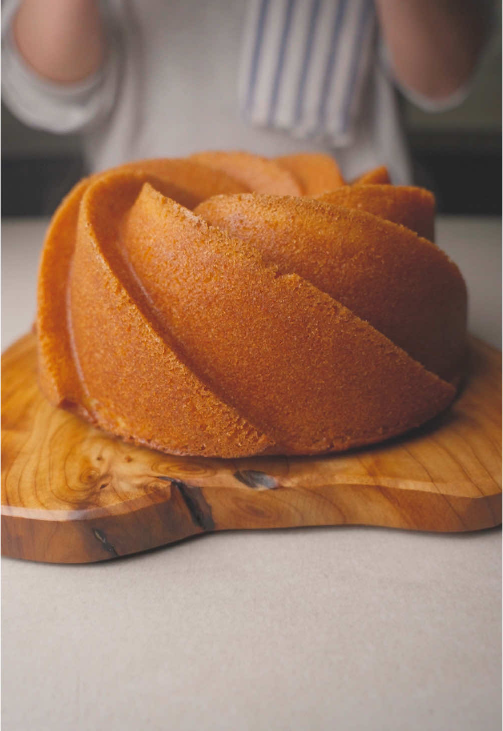 Yogurt Cake 🍦| كيكة اللبن او الزبادي Ingredients | المكونات: #tiktokcookbook #toomacooks #cake  5 eggs | ٥ بيضات 1 cup sugar | كوب سكر 1 cup vegetable oil | كوب زيت نباتي 1 cup plain yogurt | كوب لبن زبادي 2 cups all-purpose flour | كوبان طحين متعدد الاستعمالات 1 tbsp baking powder | ملعقة كبيرة بايكنغ باودر 1 tsp vanilla extract | ملعقة صغيرة فانيليا Pinch of salt | رشة ملح Instructions | طريقة التحضير: Preheat your oven to 180°C (350°F). Grease and flour a cake pan. سخني الفرن على حرارة ١٨٠ درجة مئوية. ادهني قالب الكيك بالزيت ورشيه بالطحين. In a large bowl, whisk the eggs and sugar until light and fluffy. في وعاء كبير، اخفقي البيض مع السكر حتى يصبح المزيج فاتح وهش. Add the oil and yogurt, and mix until well combined. أضيفي الزيت واللبن الزبادي واخلطي جيدًا. Sift in the flour, baking powder, and salt. Add vanilla and fold until smooth. انخلي الطحين مع البايكنغ باودر والملح، ثم أضيفي الفانيليا وقلّبي حتى يتجانس الخليط. Pour the batter into the prepared pan and bake for 35–40 minutes or until a toothpick comes out clean. اسكبي الخليط في القالب واخبزي لمدة ٣٥–٤٠ دقيقة أو حتى تنضج الكيكة. Let cool before serving. Optional: dust with powdered sugar or glaze. اتركيها لتبرد قبل التقديم. يمكن رشها بالسكر البودرة أو تزيينها بطبقة من الصوص.