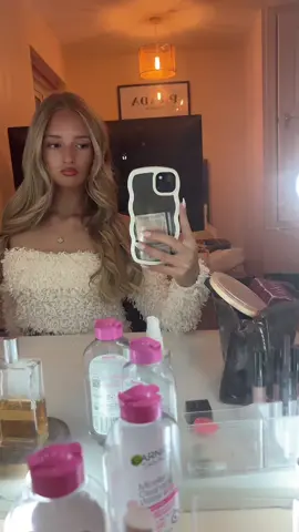 Clearly can’t stop touching my hair #fyp #foryoupage 