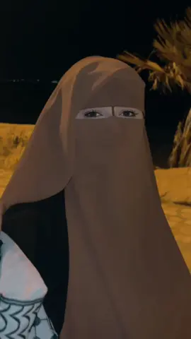 ‏يا سالِباً قمرَ السّماءِ جمالَهُ 🤍🥺  . #حجابي_سر_سعادتي  #الحجاب_الشرعي  #couplemuslim  #الحب_الحلال  #🖤🖤👑 
