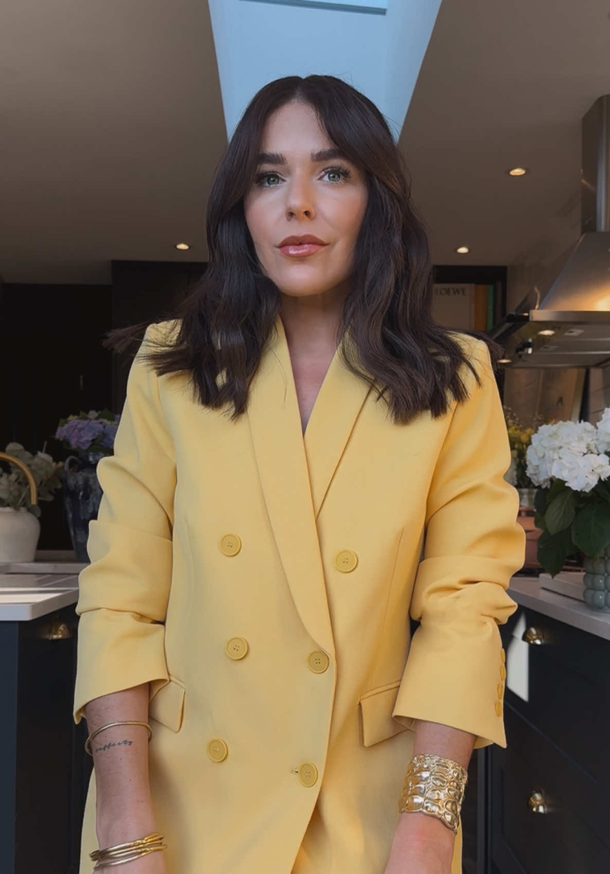 The perfect wedding guest suit 💛 #ootdinspiration #springoutfit #weddingguestoutfit #outfitcheck #easyoutfits #whatimwearing #zarahaul #butteryellow #fyp 