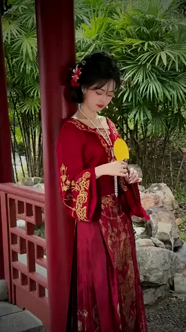 Hanfu, an age - old Chinese fashion, emerged during the pre - Qin era. It changed with each dynasty. The Tang Dynasty's Hanfu, with its grandeur, is a highlight of its aesthetic development. Follow me and you can get more recommendations. #outfit #tangsuit #dressstyle #hanfugirl #hanfu #chinesedress #chinesestyle #culturalclothing #chinese #hanfu_challenge