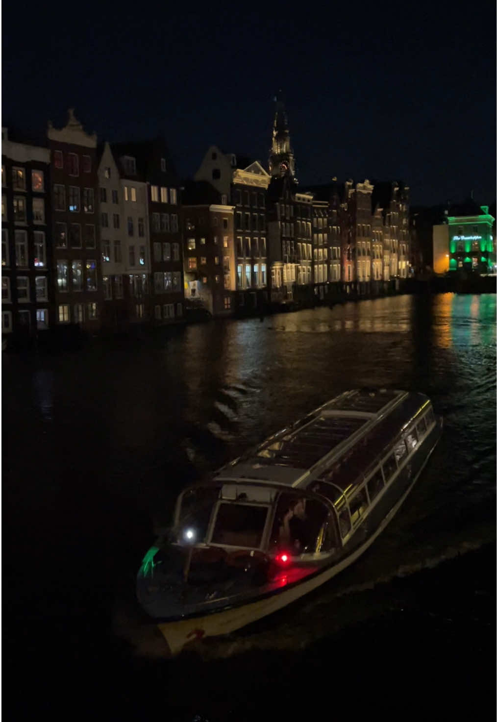 Hello from the heart of Amsterdam ❤️👋 #amsterdam #amsterdamcityguide #goodvibes #travel #netherlands #Lifestyle #amsterdamstyle #amsterdamactivities #photography 