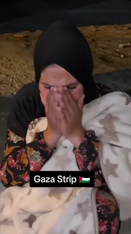 “ما في عنده غيره هالولد”.. كلمات مؤثرة لوالدة الطفل الشهيد أركان النجار، الذي استشهد وجدته أصيبت أثناء ذهابهما لشراء طعام في قصف اسرائيلي استهدف خيام النازحين في مواصي خانيونس. #forupage #foruyou #viral_video #fyp #explore 
